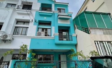 出租 3 卧室 联排别墅 在 Wang Thong Lang, 曼谷