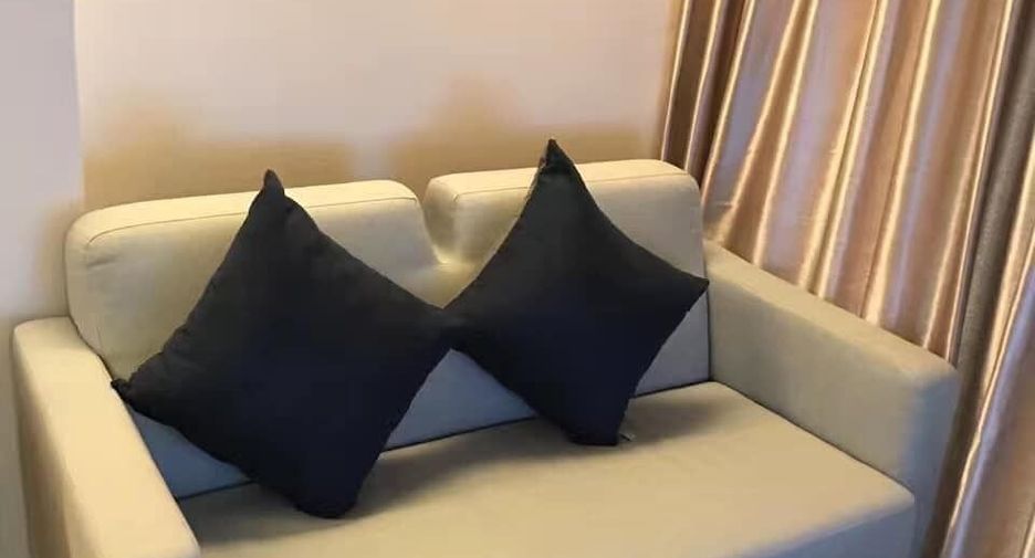 For rent 2 bedrooms condo in Din Daeng, Bangkok