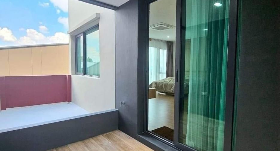 For rent 2 bedrooms townhouse in Suan Luang, Bangkok