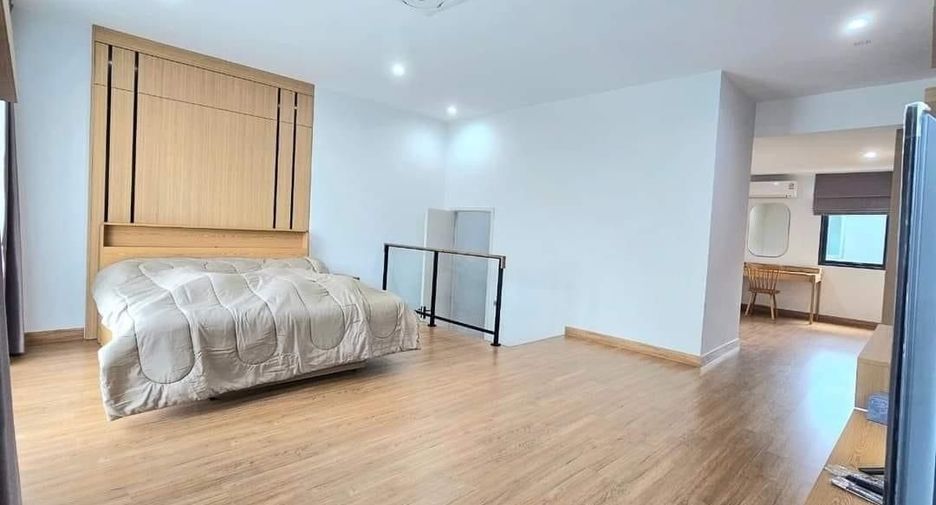 For rent 2 bedrooms townhouse in Suan Luang, Bangkok