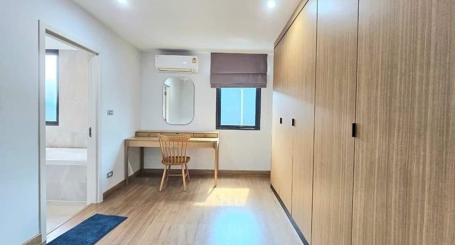 For rent 2 bedrooms townhouse in Suan Luang, Bangkok