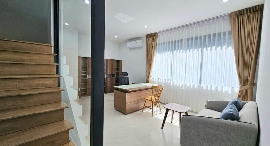 For rent 2 bedrooms townhouse in Suan Luang, Bangkok