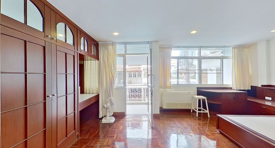 Casa adosada en venta de 4 habitaciones en Watthana, Bangkok