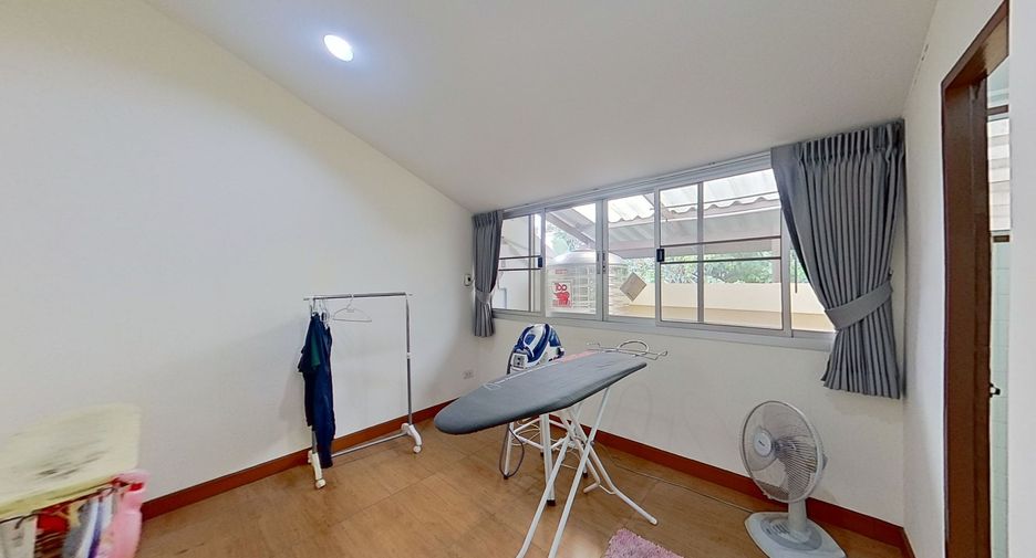Casa adosada en venta de 4 habitaciones en Watthana, Bangkok