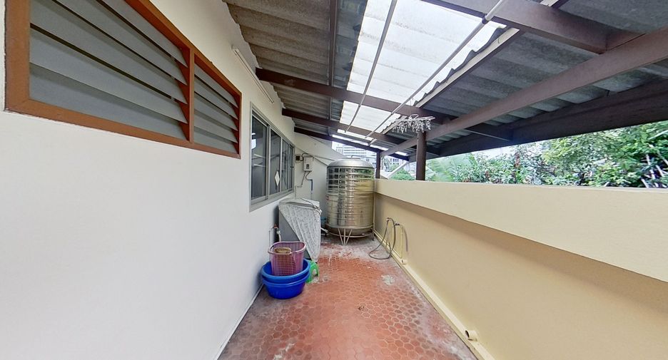 Casa adosada en venta de 4 habitaciones en Watthana, Bangkok