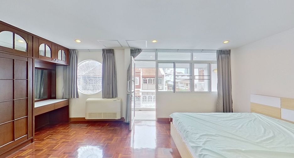 Casa adosada en venta de 4 habitaciones en Watthana, Bangkok