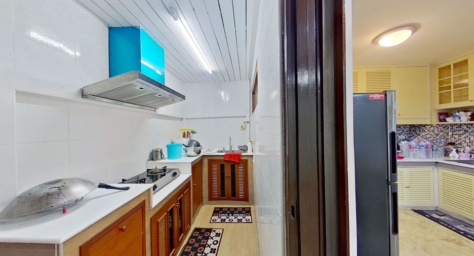 Casa adosada en venta de 4 habitaciones en Watthana, Bangkok