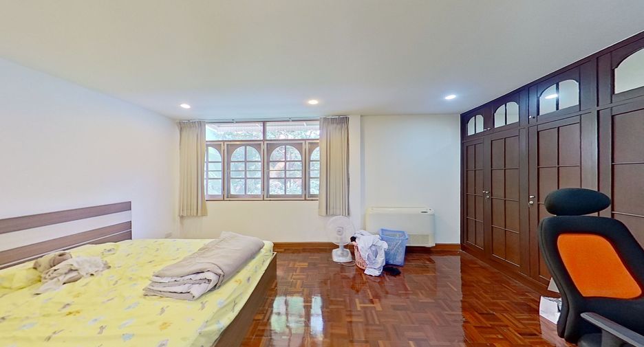 Casa adosada en venta de 4 habitaciones en Watthana, Bangkok