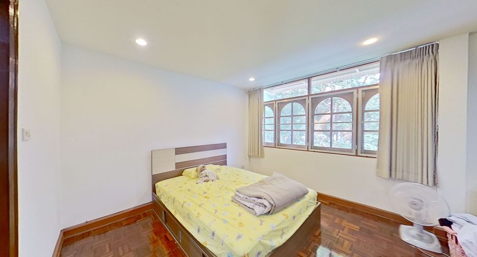 Casa adosada en venta de 4 habitaciones en Watthana, Bangkok