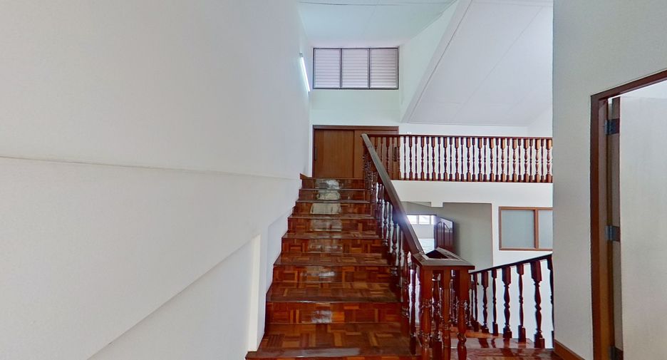 Casa adosada en venta de 4 habitaciones en Watthana, Bangkok