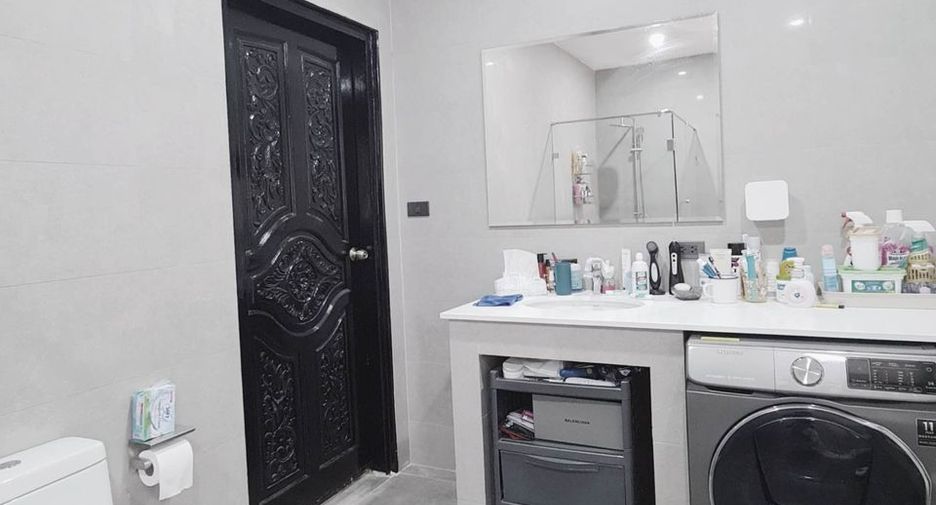 For sale 3 bedrooms villa in Mueang Phuket, Phuket