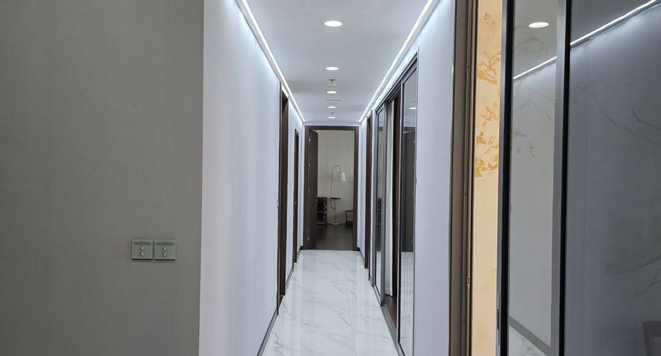 For rent 4 bedrooms condo in Bang Na, Bangkok