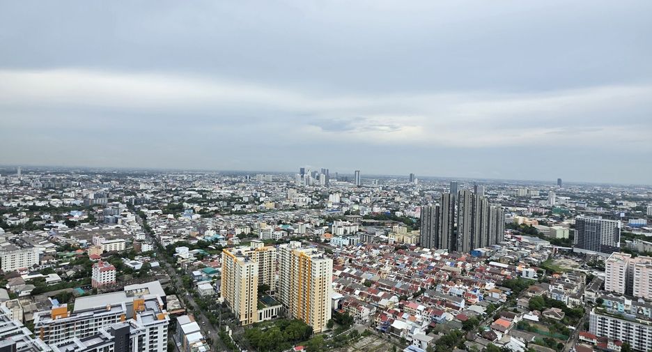 For rent 4 bedrooms condo in Bang Na, Bangkok