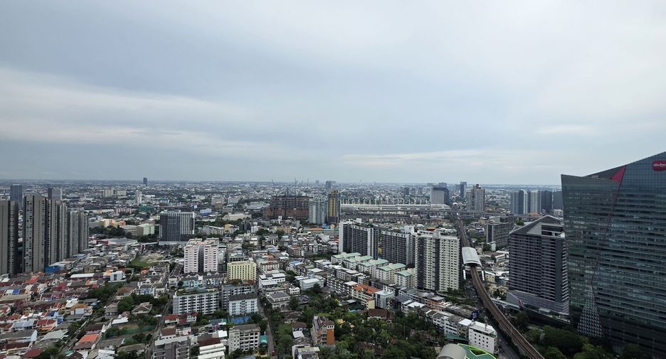 For rent 4 bedrooms condo in Bang Na, Bangkok