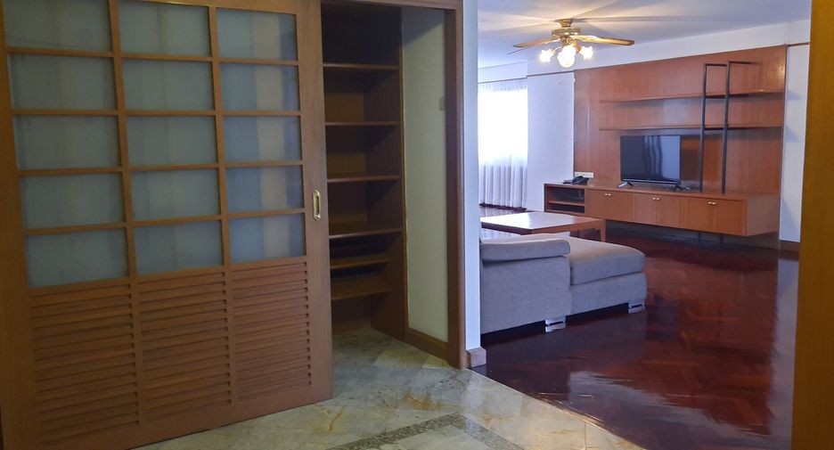 For rent 3 bedrooms condo in Watthana, Bangkok
