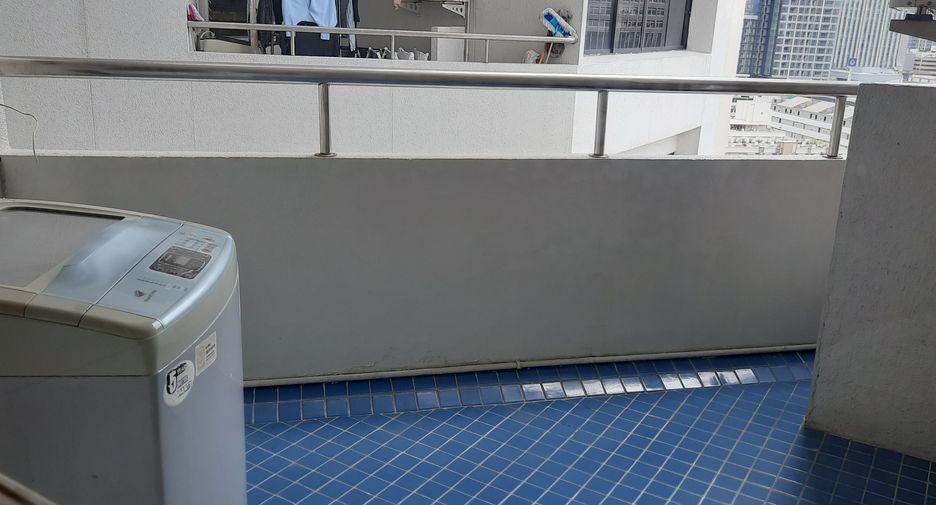 For rent 3 bedrooms condo in Watthana, Bangkok