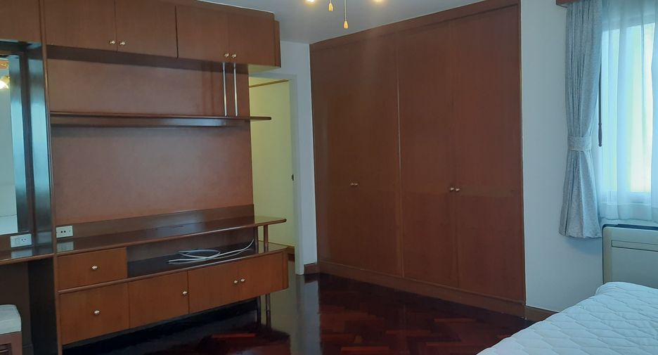 For rent 3 bedrooms condo in Watthana, Bangkok