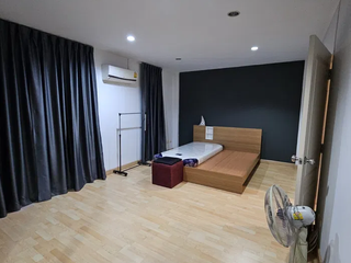 出租 3 卧室 联排别墅 在 Prawet, 曼谷