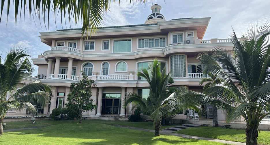 For sale 5 bedrooms house in Khlong Sam Wa, Bangkok