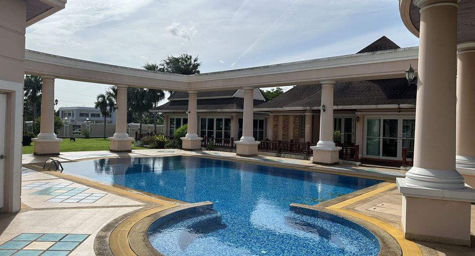 For sale 5 bedrooms house in Khlong Sam Wa, Bangkok