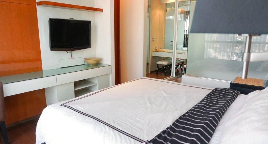 For rent 2 bedrooms condo in Khlong Toei, Bangkok