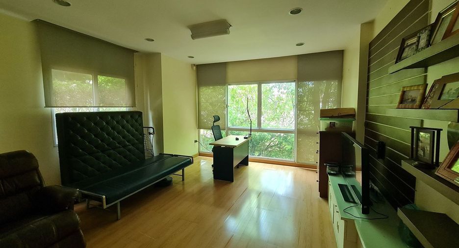 For sale 4 bedrooms house in Don Mueang, Bangkok