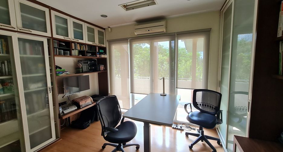 For sale 4 bedrooms house in Don Mueang, Bangkok