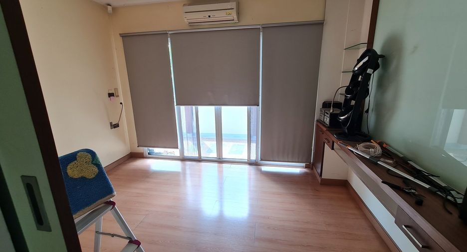 For sale 4 bedrooms house in Don Mueang, Bangkok