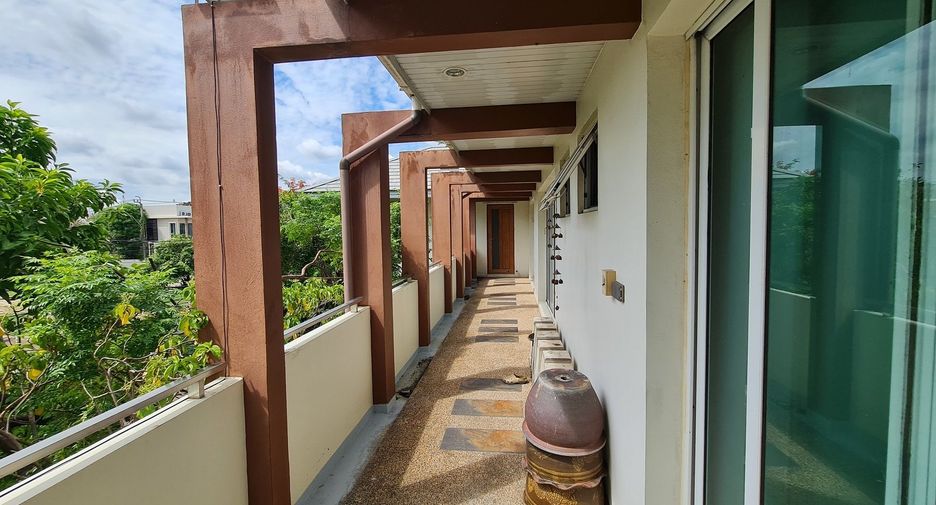 For sale 4 bedrooms house in Don Mueang, Bangkok