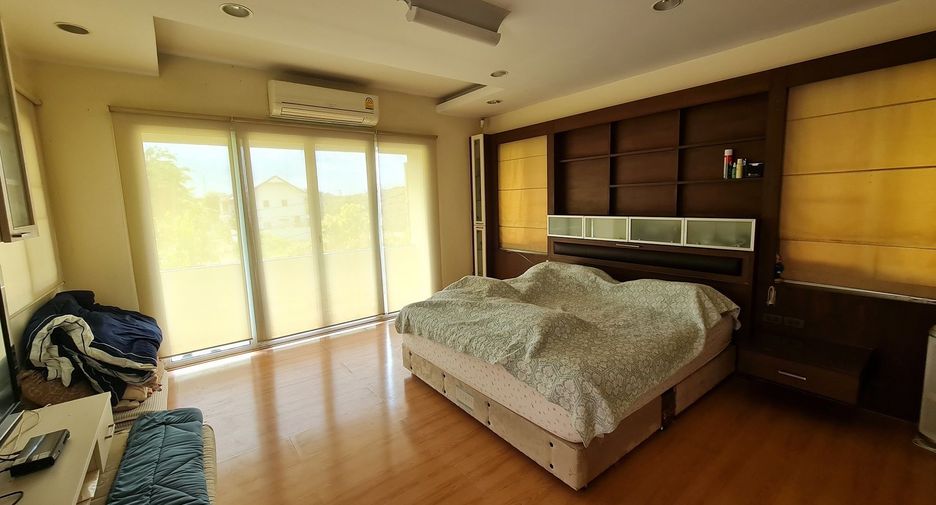 For sale 4 bedrooms house in Don Mueang, Bangkok