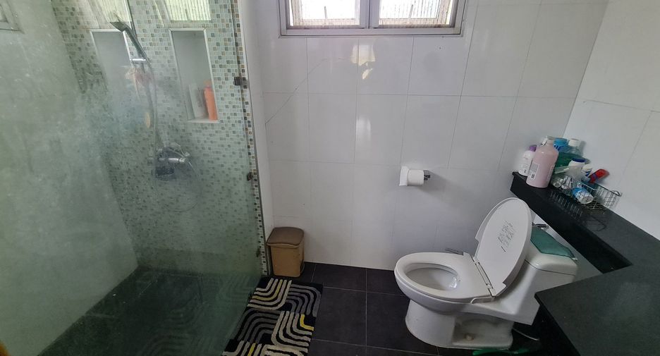 For sale 4 bedrooms house in Don Mueang, Bangkok