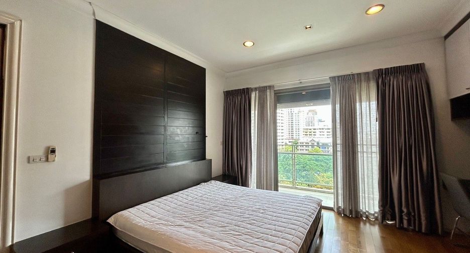 For rent 3 bedrooms condo in Khlong Toei, Bangkok