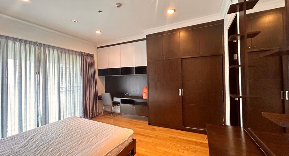 For rent 3 bedrooms condo in Khlong Toei, Bangkok