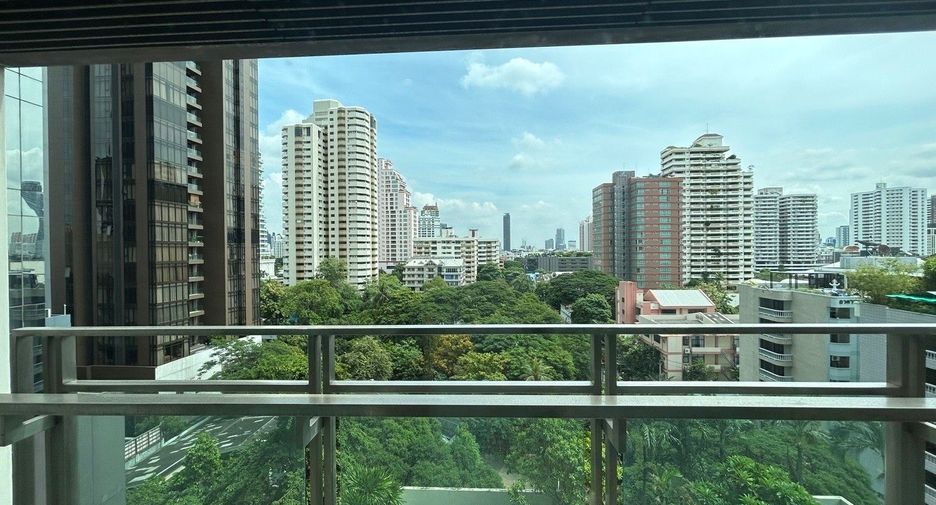 For rent 3 bedrooms condo in Khlong Toei, Bangkok