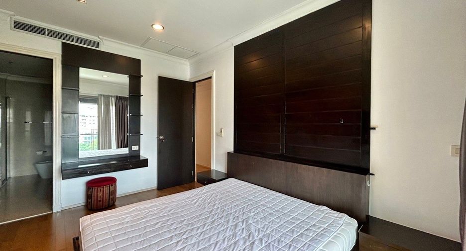 For rent 3 bedrooms condo in Khlong Toei, Bangkok