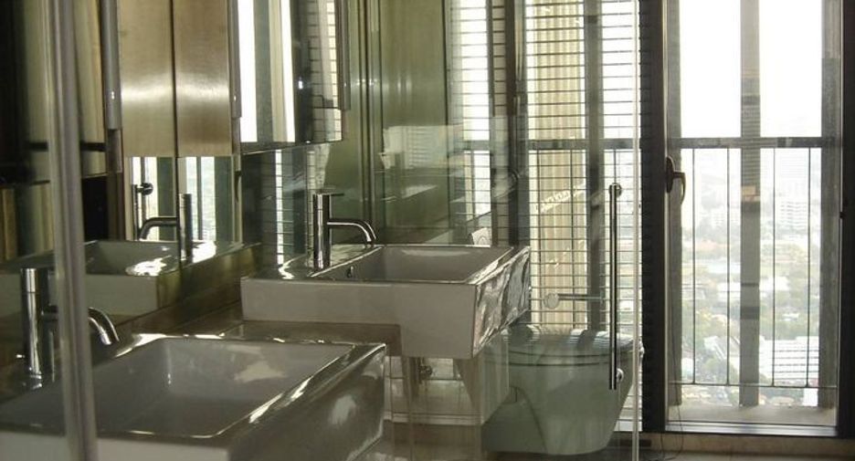 For rent 3 bedrooms condo in Sathon, Bangkok