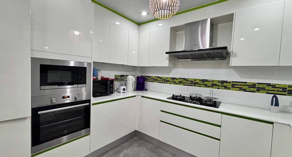 Casa adosada en venta de 3 habitaciones en Kathu, Phuket