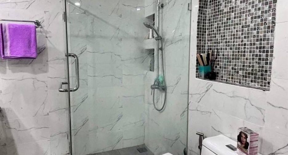 Casa adosada en venta de 3 habitaciones en Kathu, Phuket
