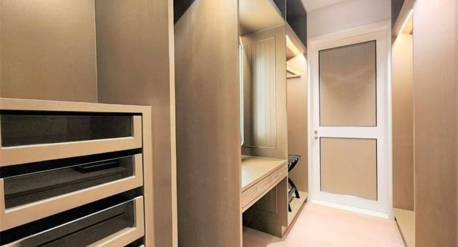 For rent 2 bedrooms condo in Khlong San, Bangkok