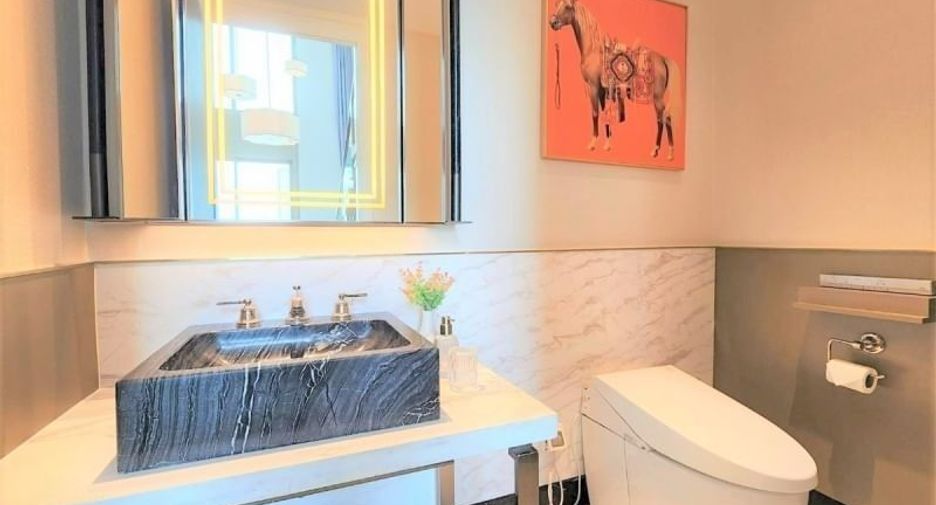For rent 2 bedrooms condo in Khlong San, Bangkok