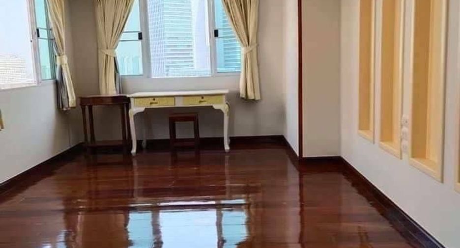 For sale 3 bedrooms condo in Huai Khwang, Bangkok