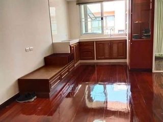 À vendre 3 chambres condo à Huai Khwang, Bangkok