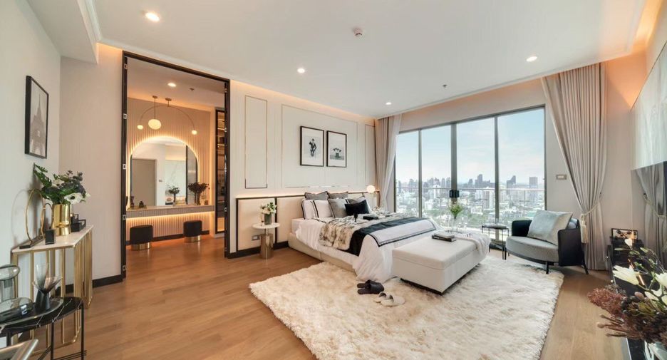 For rent 3 bedrooms condo in Watthana, Bangkok