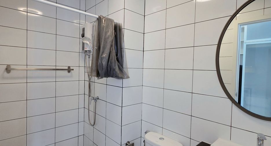 For rent 1 bed condo in Huai Khwang, Bangkok