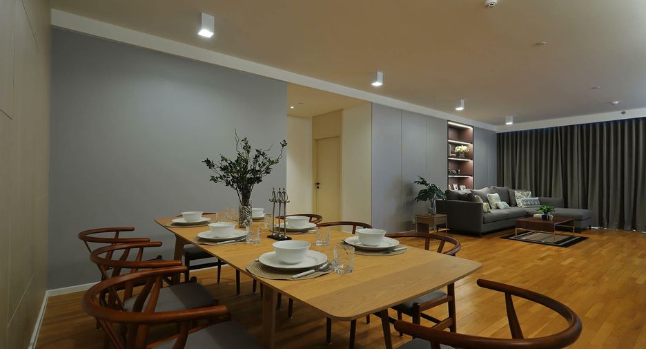 For rent 3 bedrooms apartment in Watthana, Bangkok