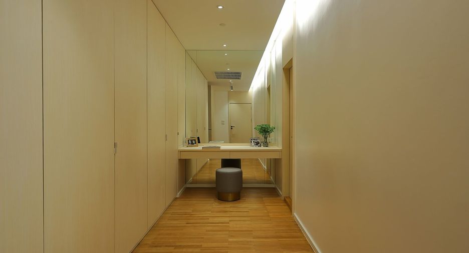 For rent 3 bedrooms apartment in Watthana, Bangkok