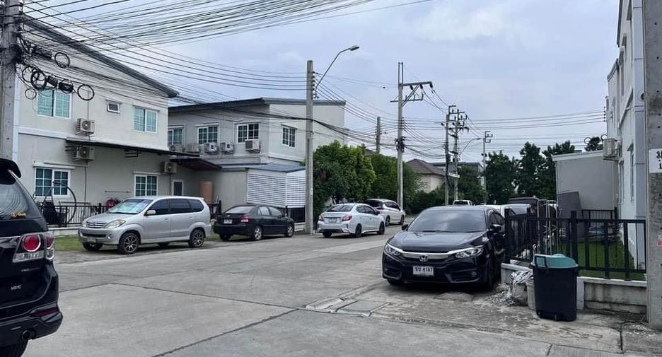 For sale 3 bedrooms townhouse in Bueng Kum, Bangkok