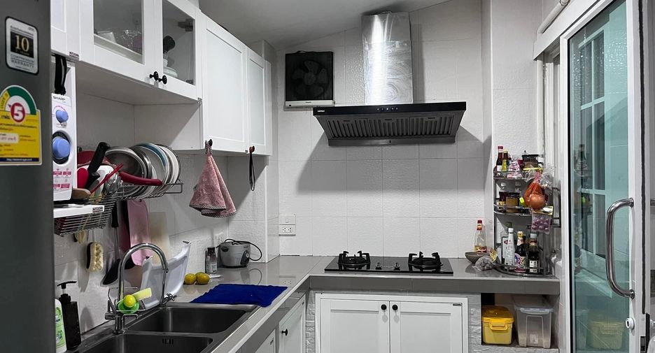For sale 3 bedrooms townhouse in Bueng Kum, Bangkok