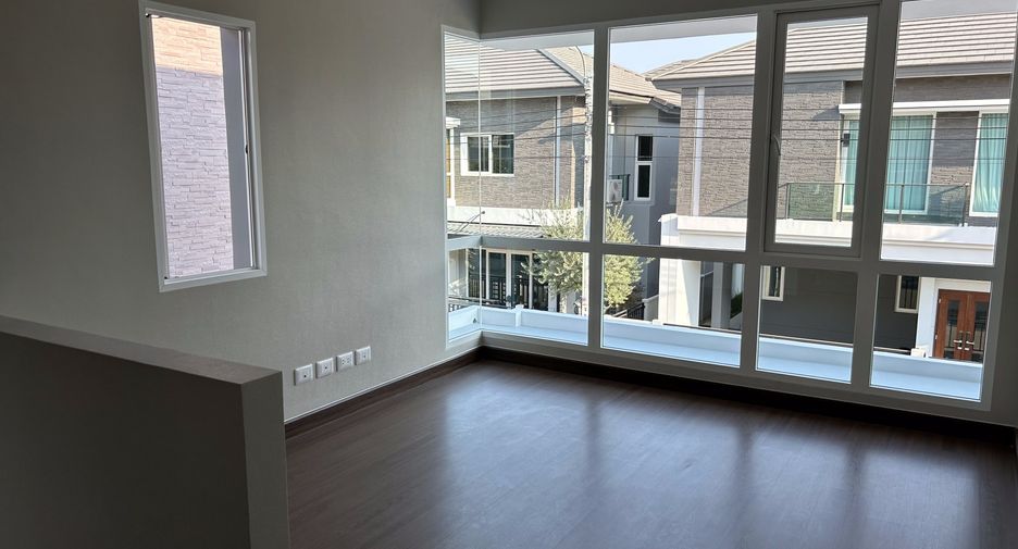 Casa en venta y en alquiler de 4 habitaciones en Thung Khru, Bangkok