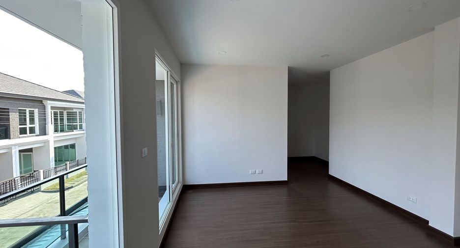 Casa en venta y en alquiler de 4 habitaciones en Thung Khru, Bangkok